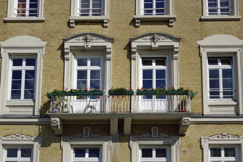 Wie groß ist der Balkon?